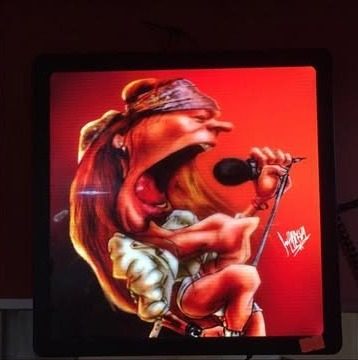 Neón Caricatura de cantante con pañuelo y micrófono