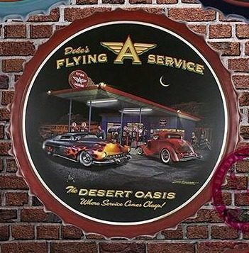 Tapa decorativa Flying A Service - The Desert Oasis
