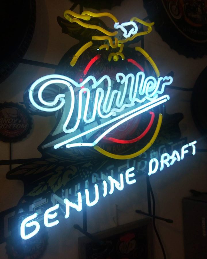 Neón Miller Genuine Draft