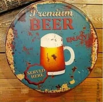 Tapa decorativa Premium Beer Served Here (fondo celeste)