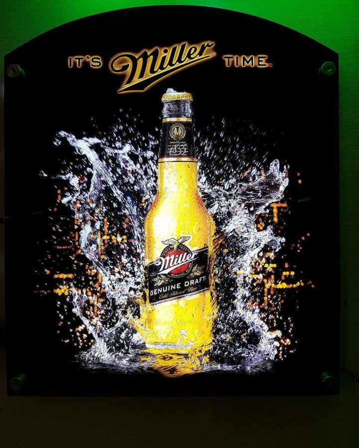 Neón It's Miller Time botella con salpicadura