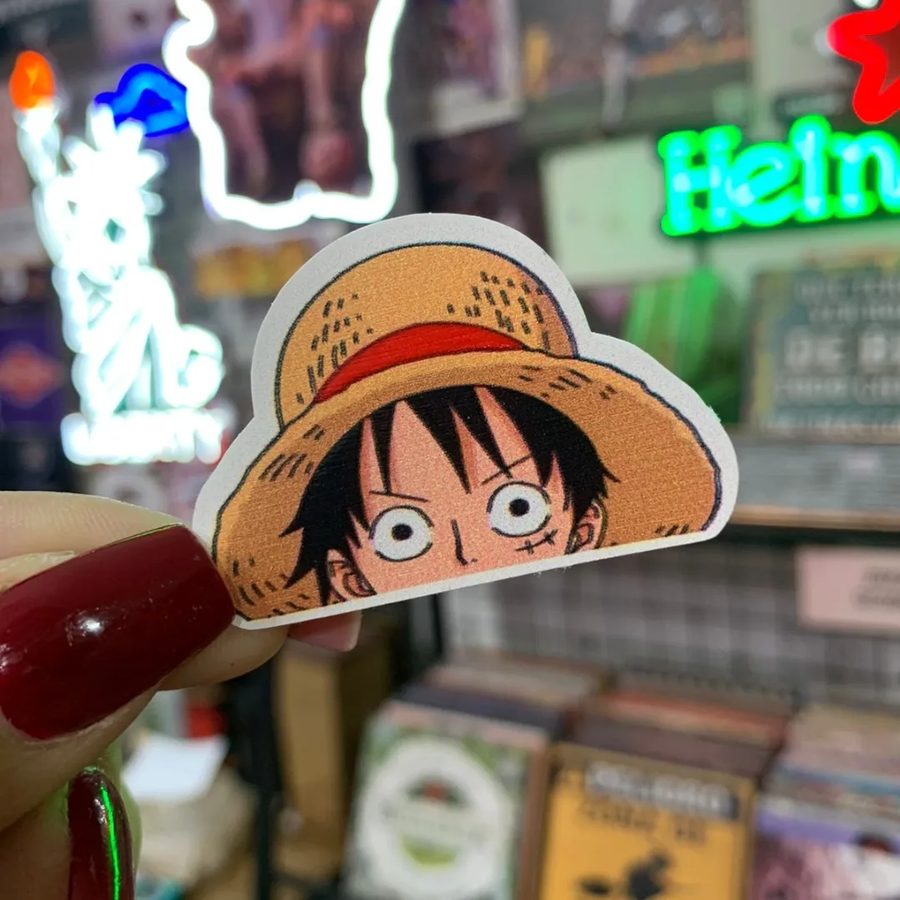 Chico animado con sombrero de paja