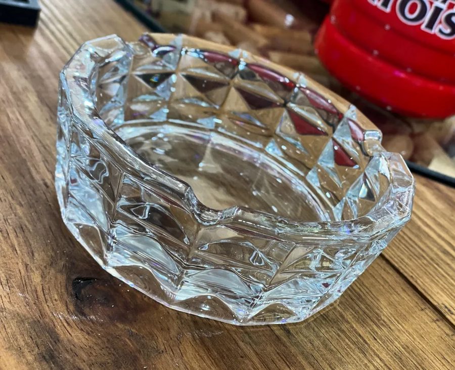 Cenicero de cristal tallado