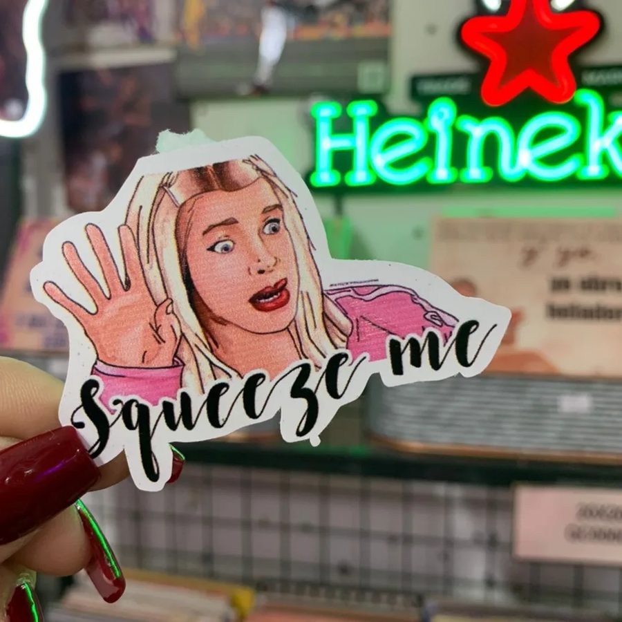 Mujer rubia Squeeze me