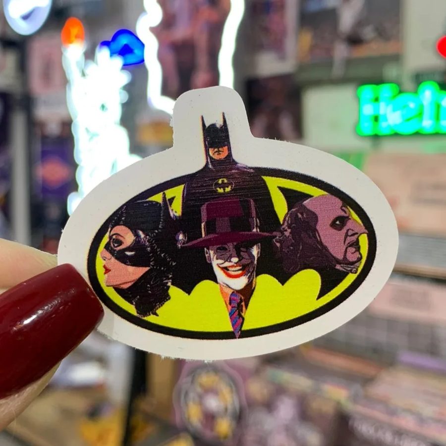 Batman logo con personajes de la película