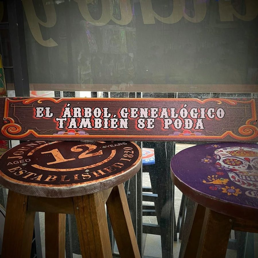 Cartel El árbol genealógico también se poda
