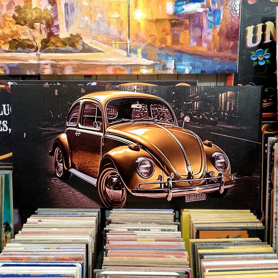 Cartel Escarabajo VW dorado