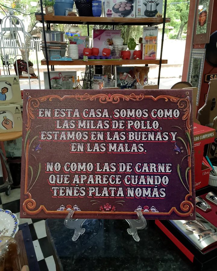 Cartel Somos como las milas de pollo: en las buenas y en las malas