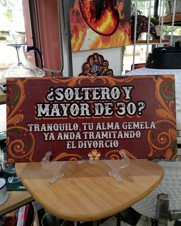 Cartel ¿Soltero y mayor de 30? Tu alma gemela ya tramita el divorcio