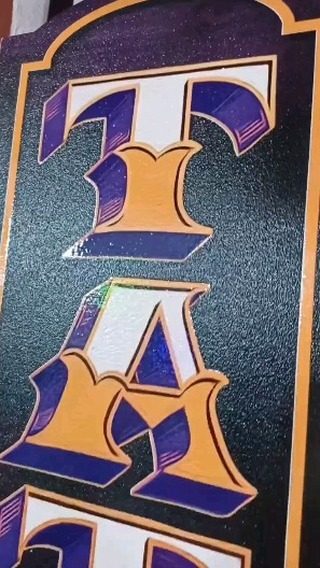Cartel Letrero con letras T A (no se lee completo)