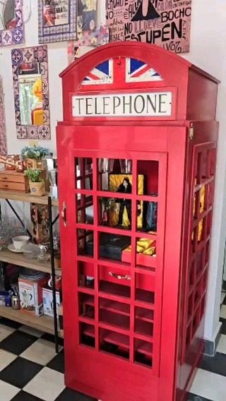 Cabina telefónica vinero roja
