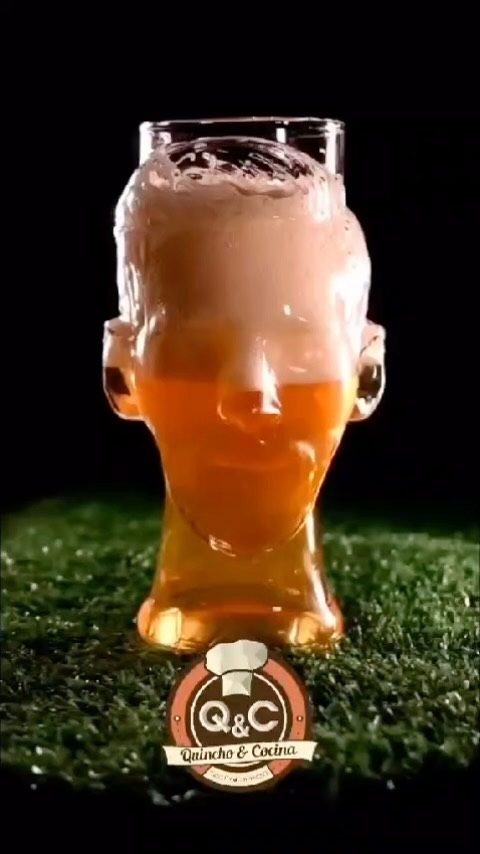 Vaso de vidrio con forma de cabeza
