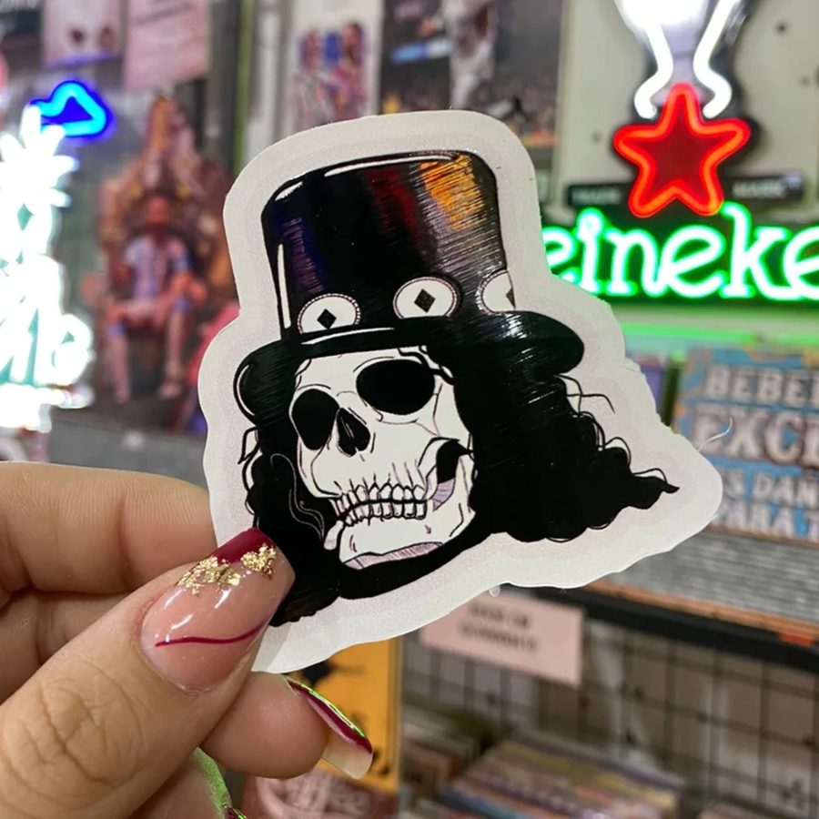 Calavera con galera y pelo rizado