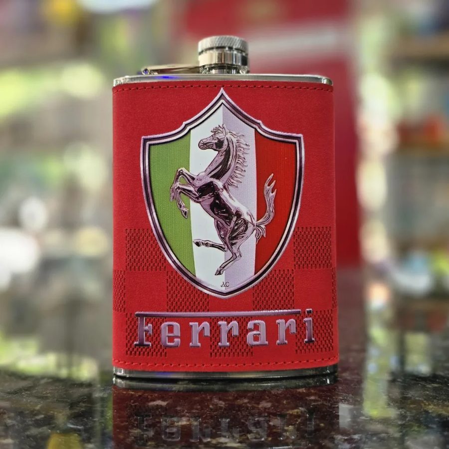 Petaca forrada Ferrari escudo tricolor