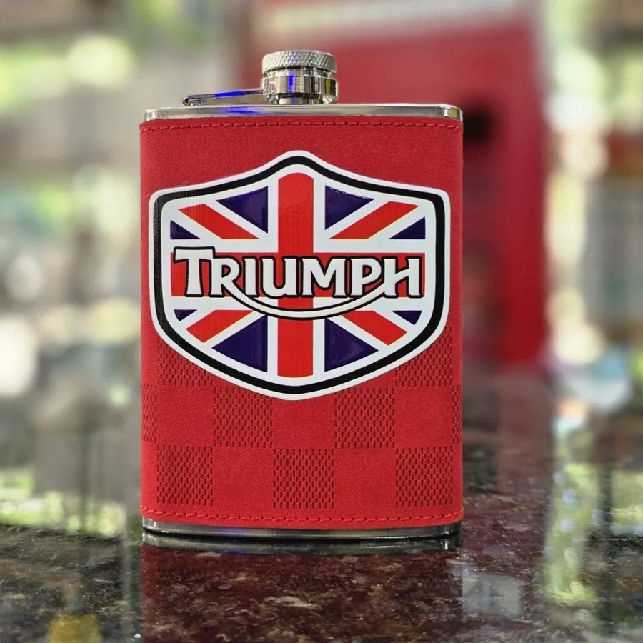 Petaca forrada Triumph escudo
