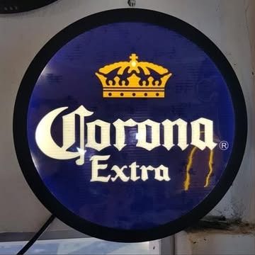 Neón Corona Extra (redondo luminoso, fondo azul) – foto 3