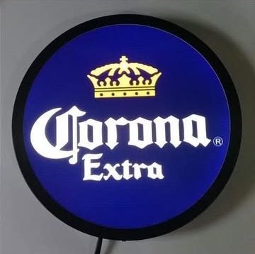 Neón Corona Extra (redondo luminoso, fondo azul)