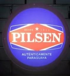 Neón Pilsen Auténticamente Paraguaya (redondo luminoso, fondo azul) – foto 2
