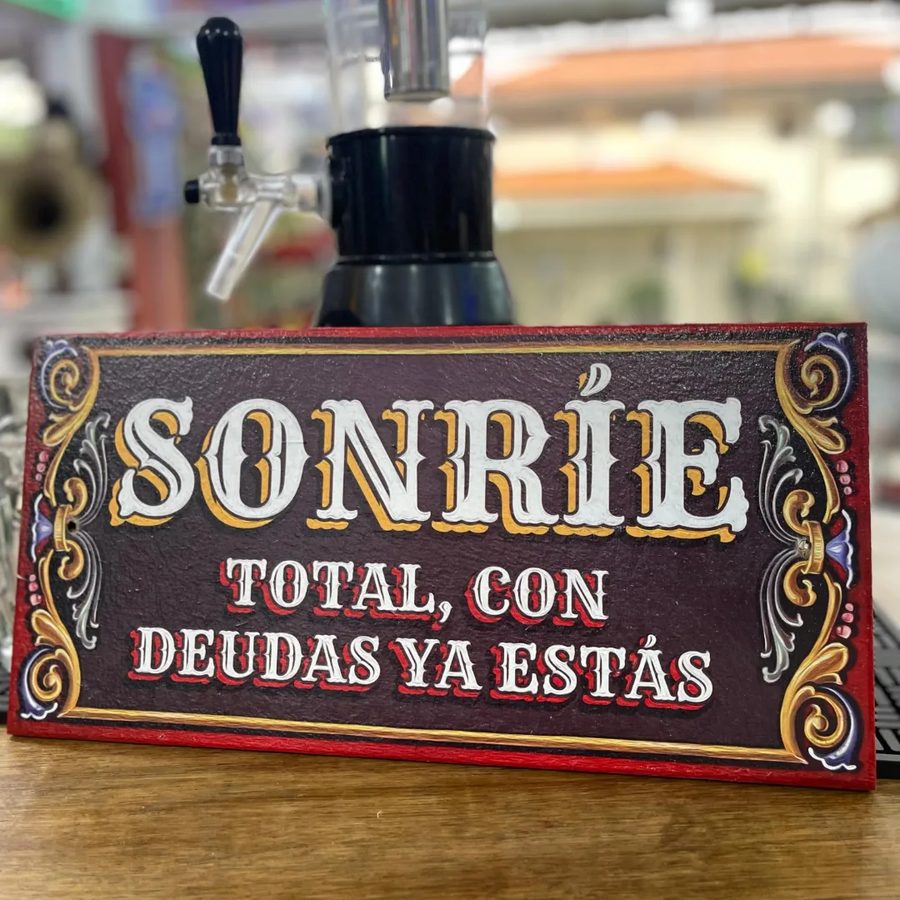 Cuadro Sonríe total con deudas ya estás