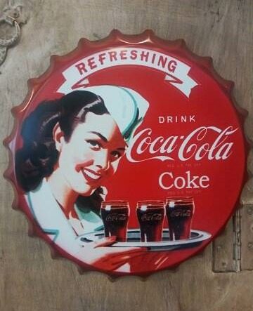 Tapa decorativa Coca-Cola (Refreshing, mesera) – foto 2
