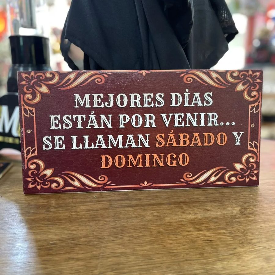 Cuadro Mejores días están por venir se llaman sábado y domingo