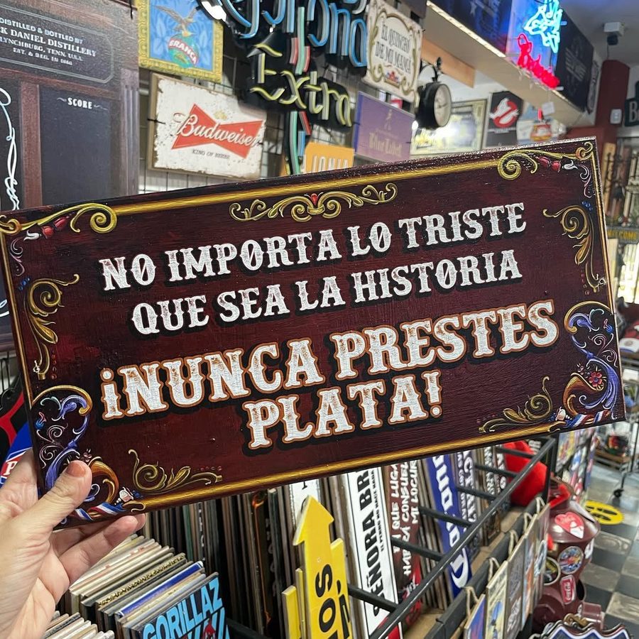 Cartel No importa lo triste que sea la historia, ¡nunca prestes plata! – foto 2