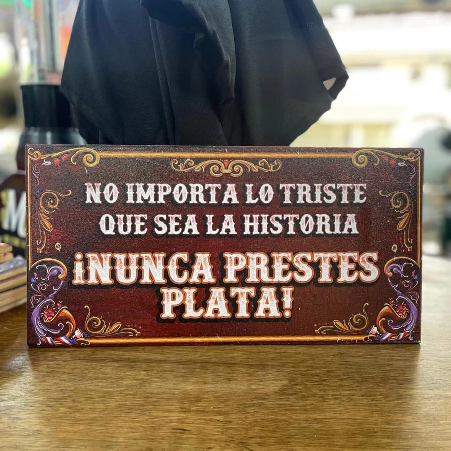 Cartel No importa lo triste que sea la historia, ¡nunca prestes plata!