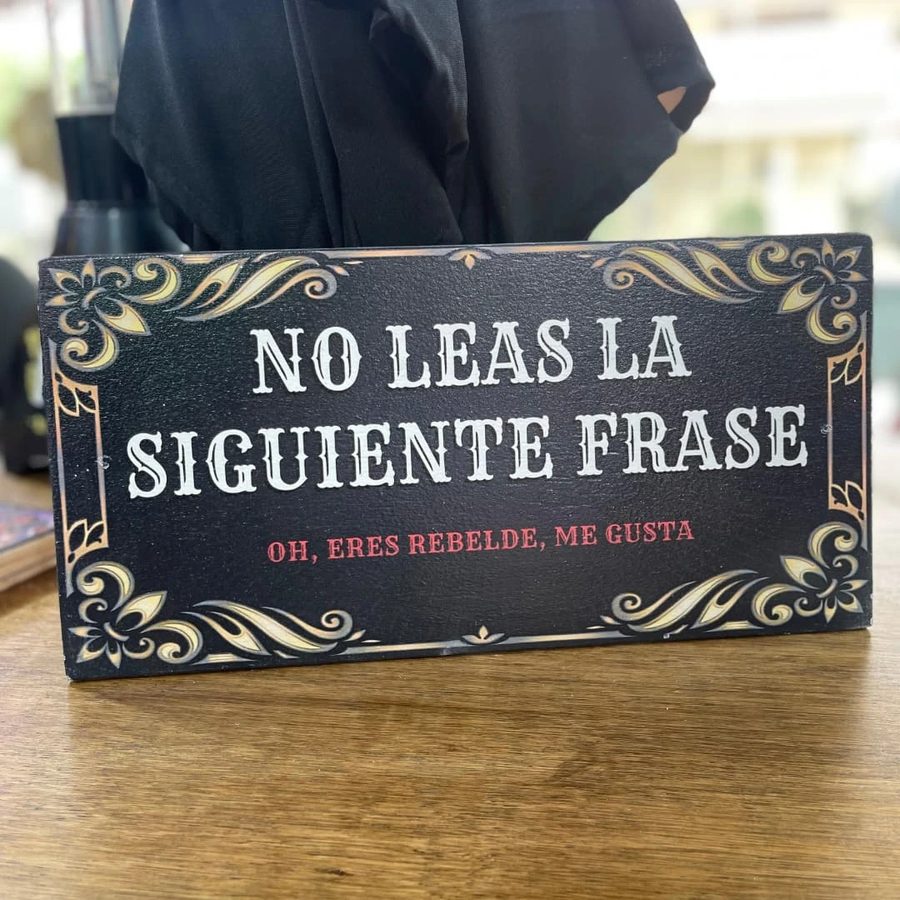 Cartel No leas la siguiente frase