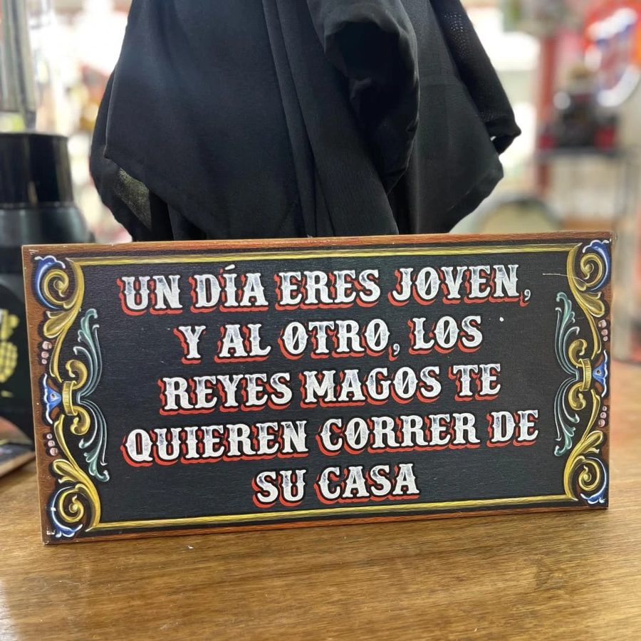 Cuadro Un día eres joven y al otro los Reyes Magos te quieren correr