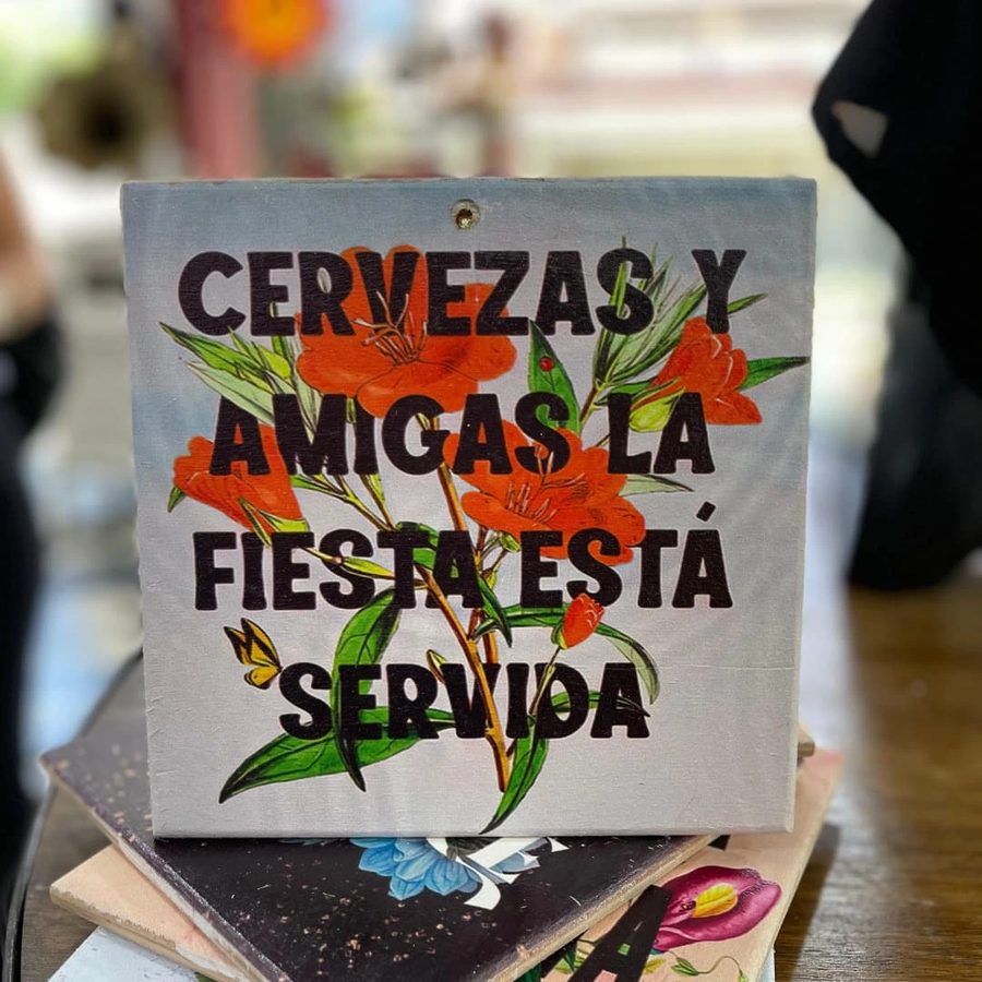 Cuadro Cervezas y amigas, la fiesta está servida