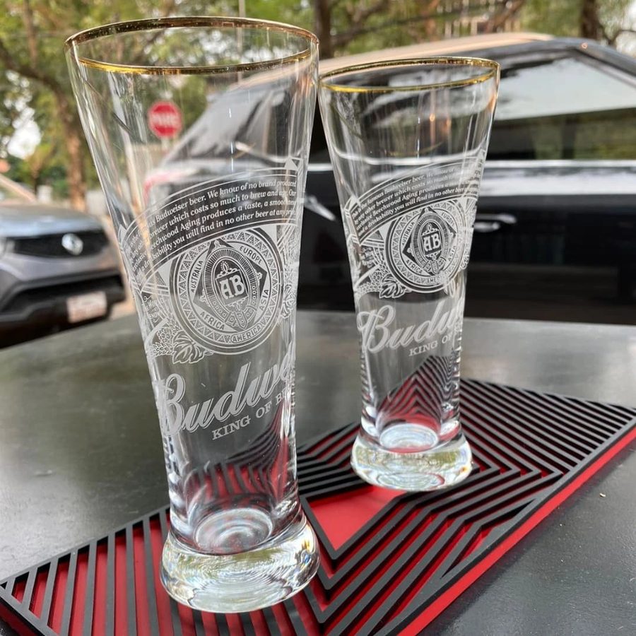 Vasos Budweiser grabados