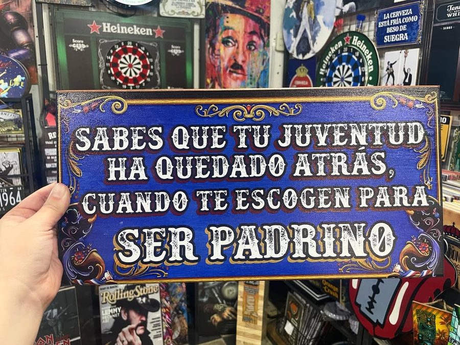 Cartel Tu juventud quedó atrás cuando te escogen para ser padrino – foto 2