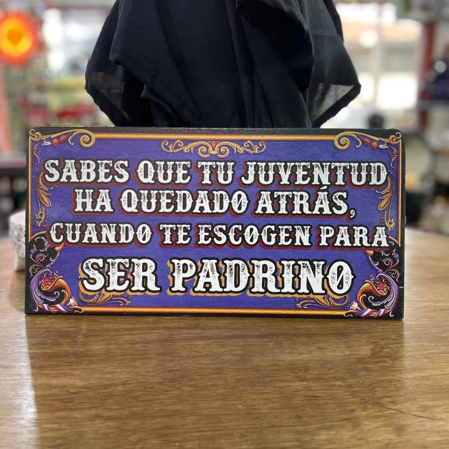 Cartel Tu juventud quedó atrás cuando te escogen para ser padrino
