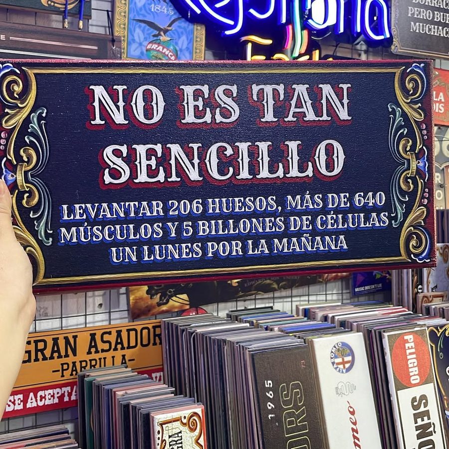 Cartel No es tan sencillo levantar 206 huesos un lunes por la mañana – foto 2