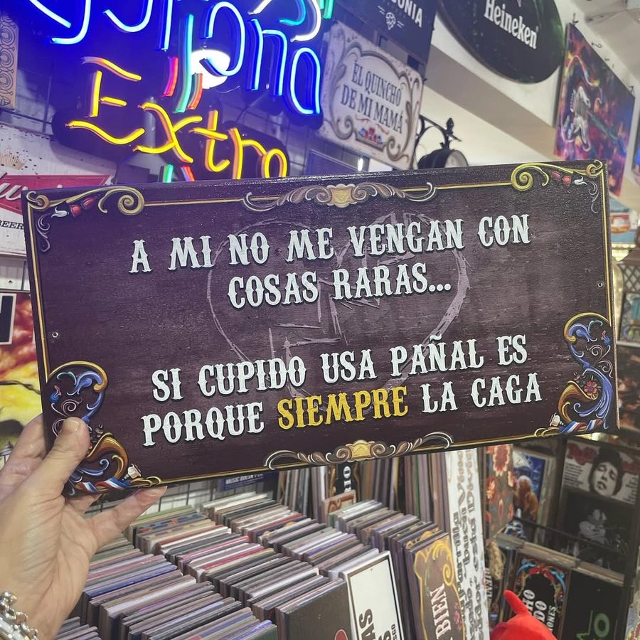 Cartel Si Cupido usa pañal es porque siempre la caga – foto 2