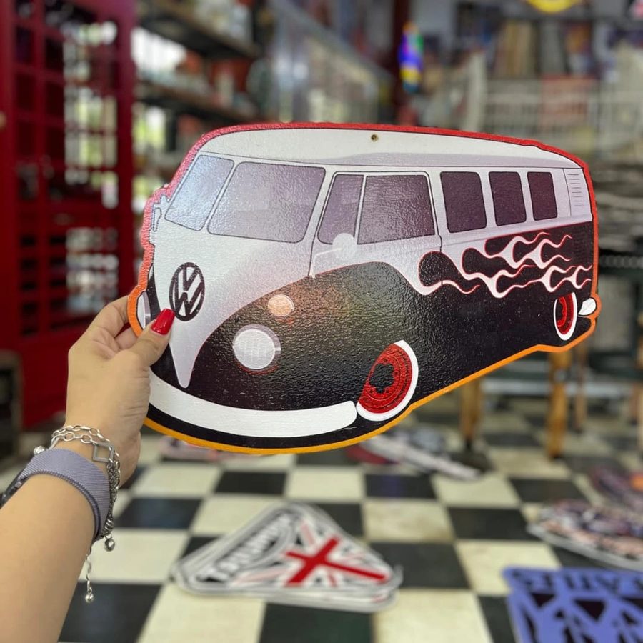 Cartel Kombi VW con llamas