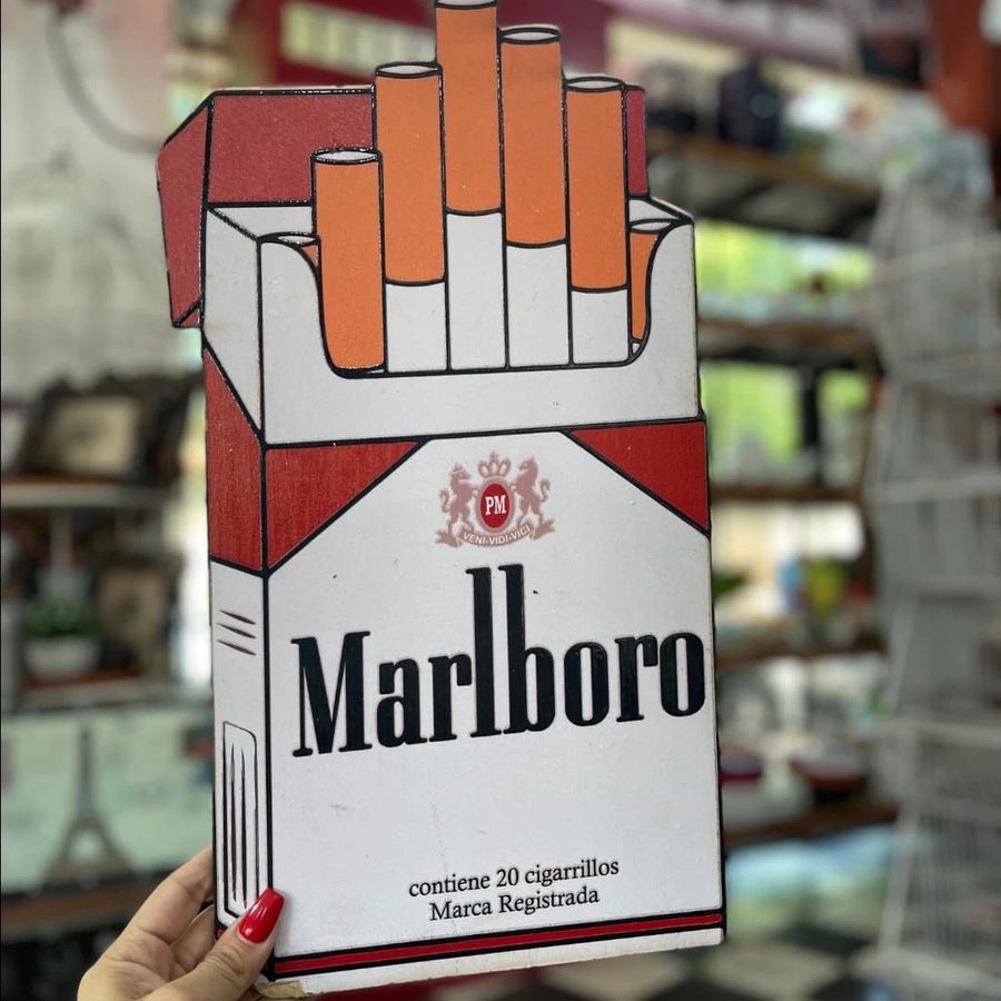 Cartel Marlboro paquete
