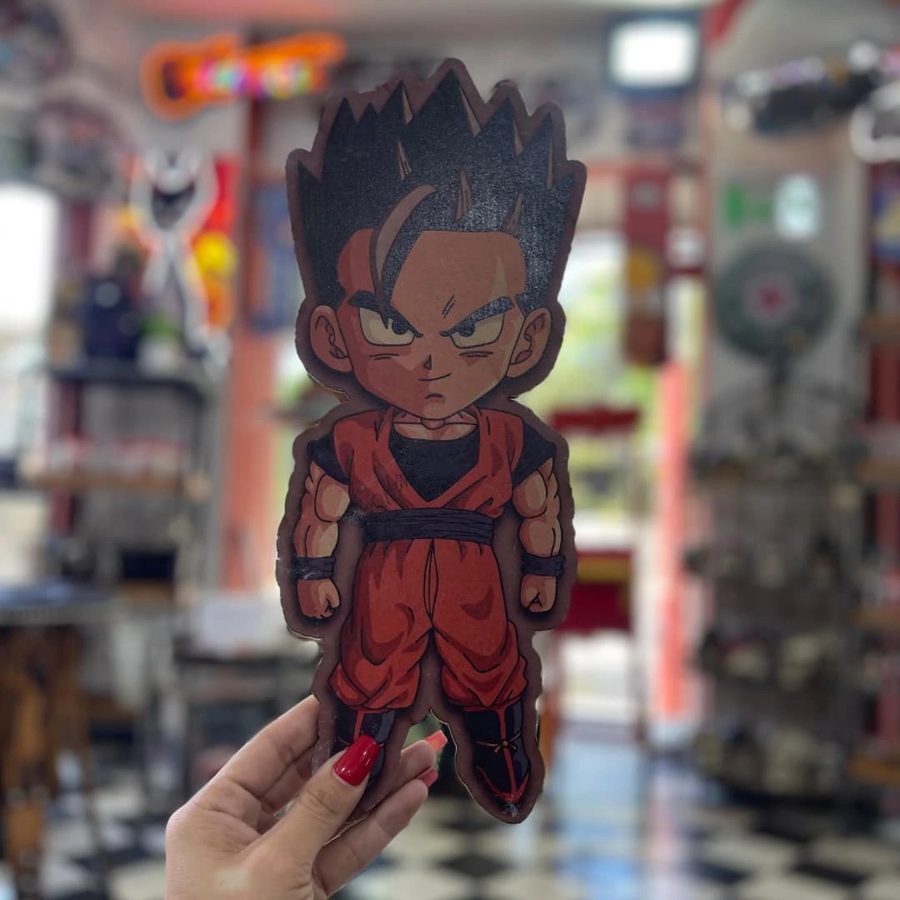 Cartel Personaje anime con traje naranja chibi