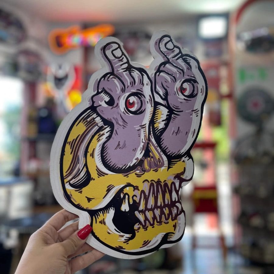 Cartel Calavera amarilla con manos