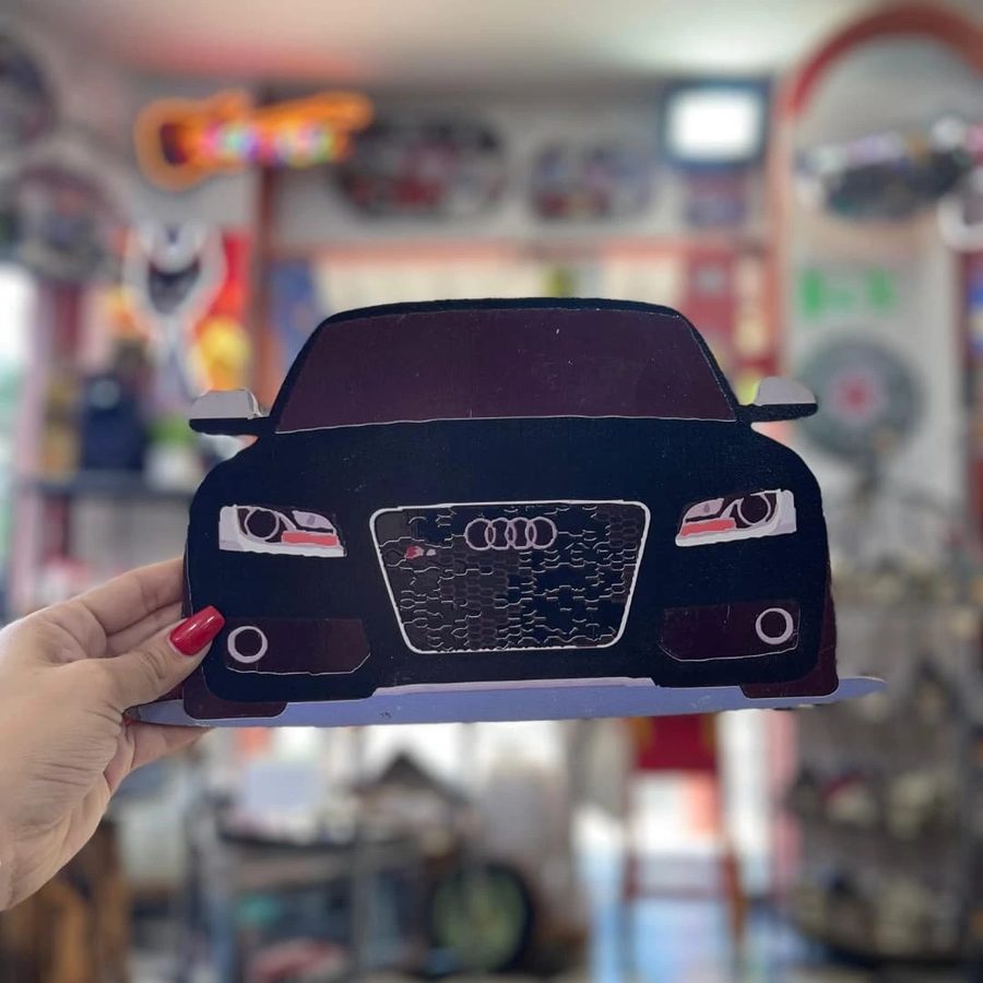 Cartel Audi de frente