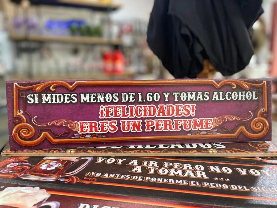 Cuadro Si medís menos de 1.60 y tomás alcohol eres un perfume