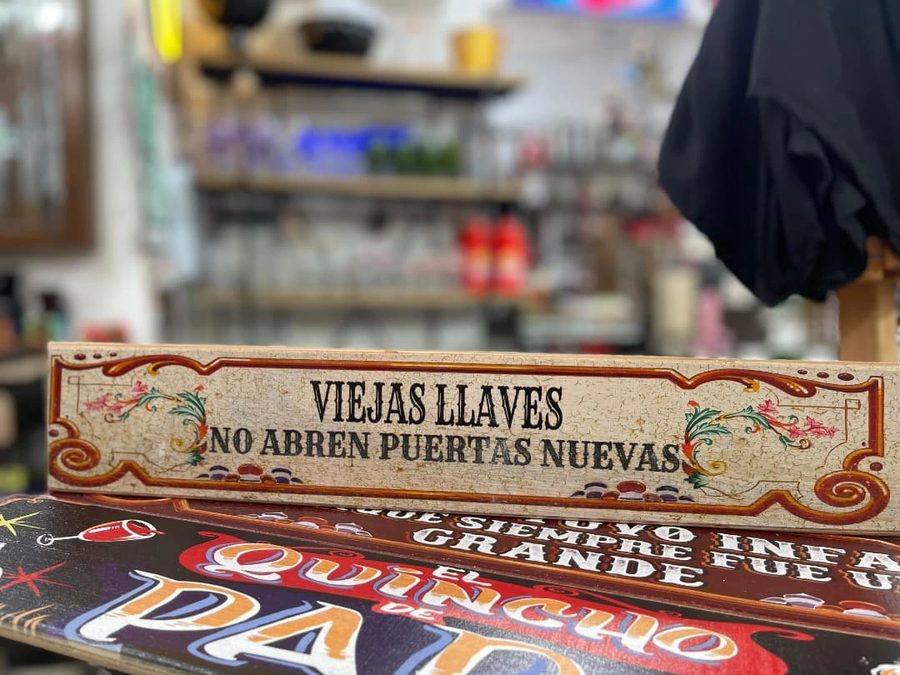Cuadro Viejas llaves no abren puertas nuevas