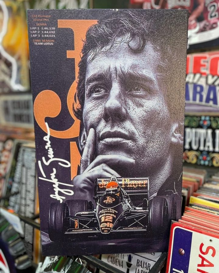 Cuadro Ayrton Senna blanco y negro pensativo