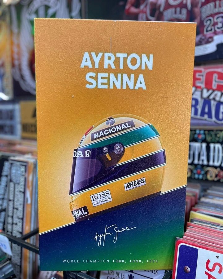 Cuadro Ayrton Senna casco fondo amarillo
