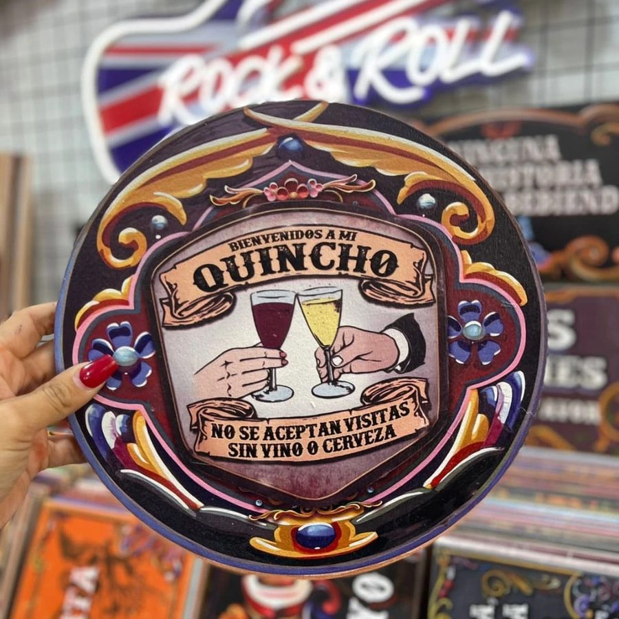 Cartel No se aceptan visitas sin vino o cerveza