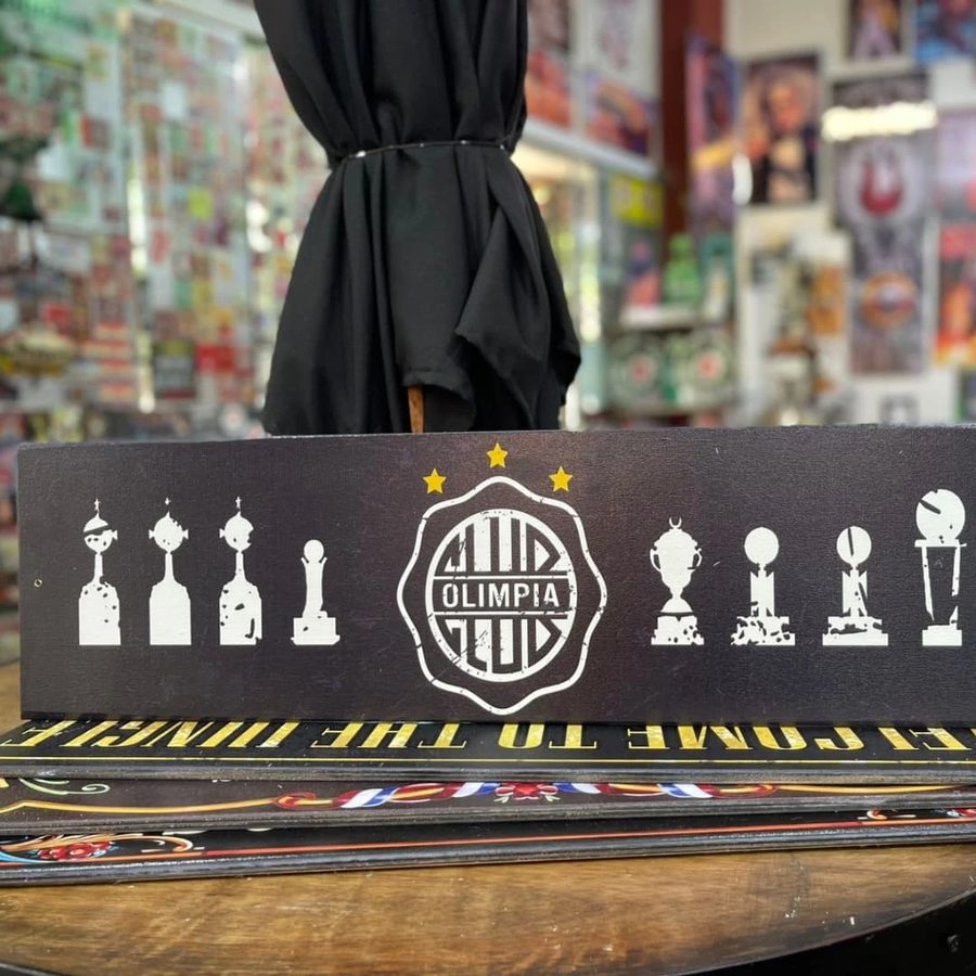 Cartel Club Olimpia – escudo y trofeos