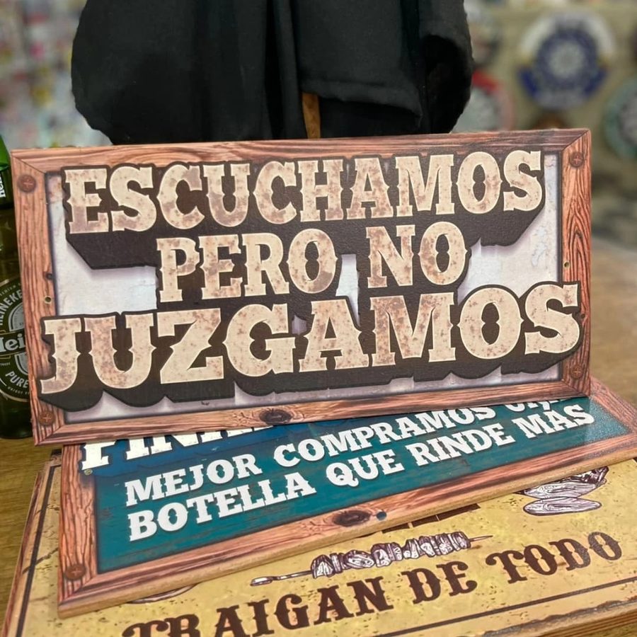 Cartel Escuchamos pero no juzgamos