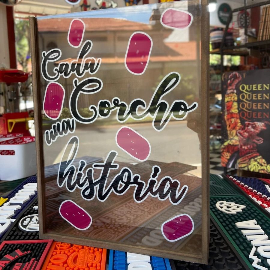 Porta corchos Cada corcho una historia