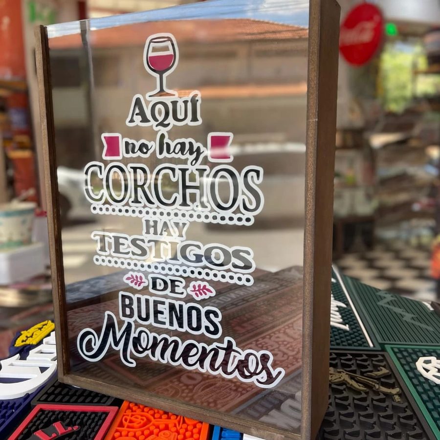 Porta corchos Aquí no hay corchos, hay testigos de buenos momentos