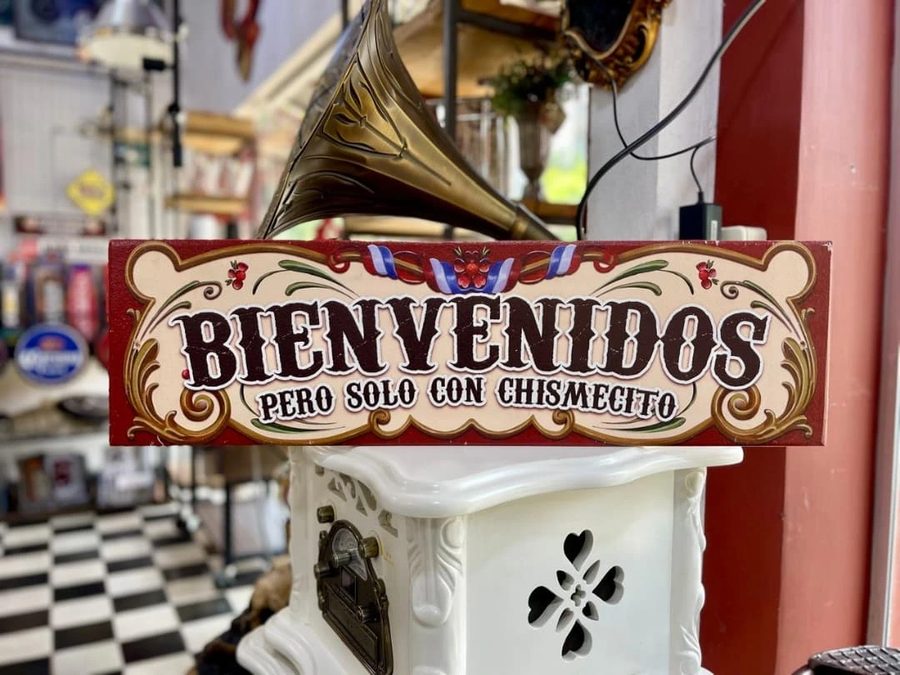 Cartel Bienvenidos pero solo con chismecito